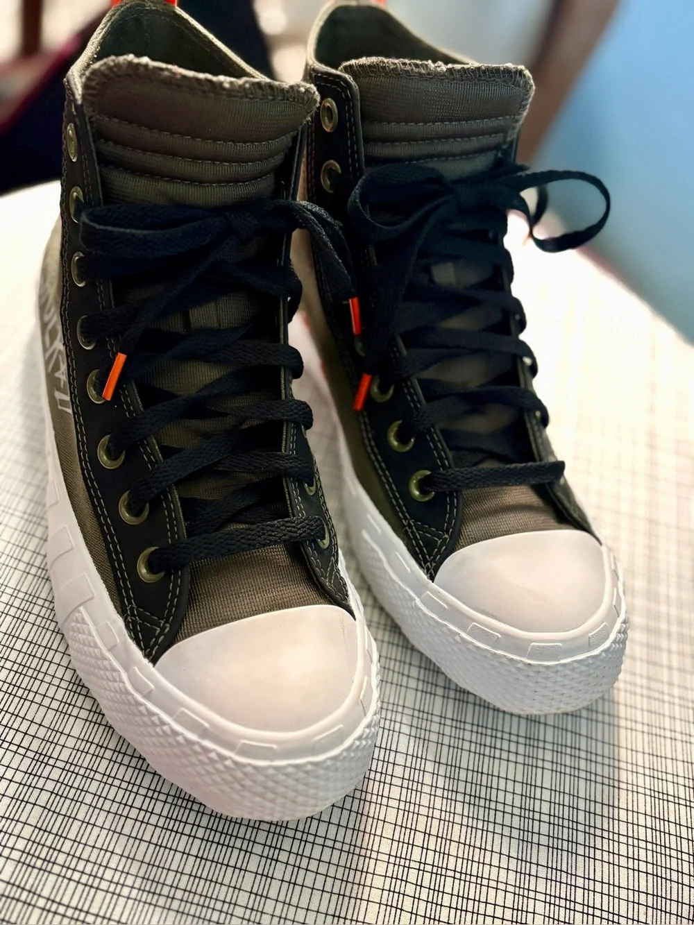 Converse Cargo Khaki and Bold Mandarin SZ 7M/9W